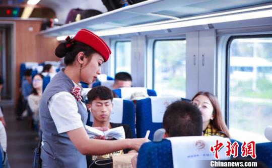 中铁兰州局迎来返程客流高峰加开高铁、动车36趟