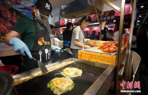  资料图：节后调整注意饮食结构。中新社记者 张炜 摄
