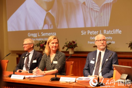 参加新闻发布会的评委还有帕特里克&middot;安佛史， 安娜&middot;韦德和兰道尔&middot;约翰松 （摄影 方菁）