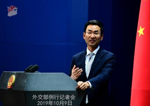 外交部就美方对涉疆中国党政官员实施签证限制答问