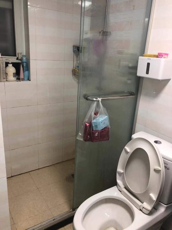 事发卫生间。 受访者供图