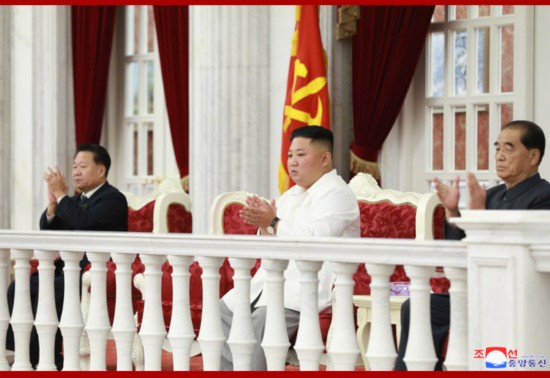10月10日，金正恩观看建党74周年庆祝演出（朝中社）