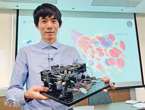 香港中文大学生物医学工程学系教授周仁杰(图)表示,该仪器体积较医院常用的小逾9成,料3至5年后可投入市场。图片来源:香港《明报》/许芳文 摄