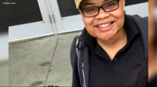 得州一名非裔女性在自家中遭警察击毙。（图取自YouTube）