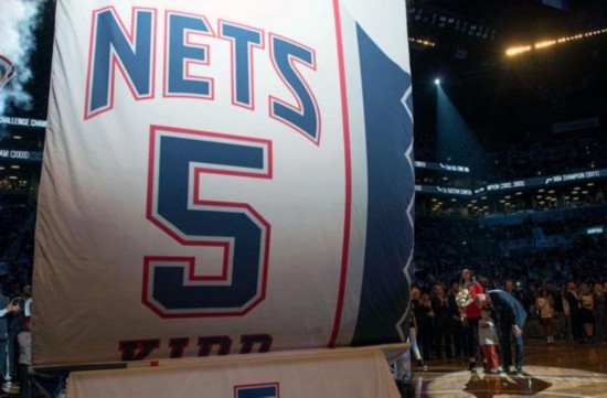 历史上的今天：马拉维奇首秀 篮网退役基德球衣