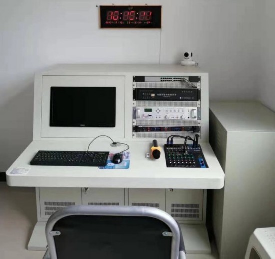 广播操作台。 图片来源：成都高新减灾研究所