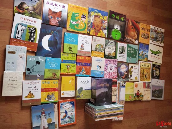李田田为学生购置的课外书 图据其朋友圈