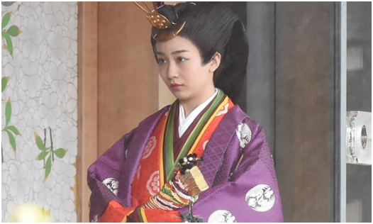  佳子公主身穿和服出席典礼 图源：日本“nifty”新闻网