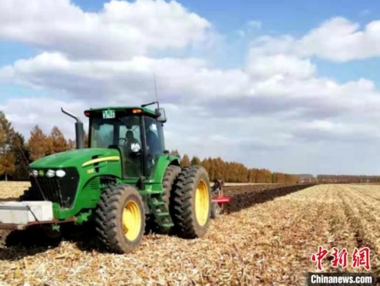 黑龙江垦区4300万亩耕地全部秋收旋翻土地开始&ldquo;黑色越冬&rdquo;