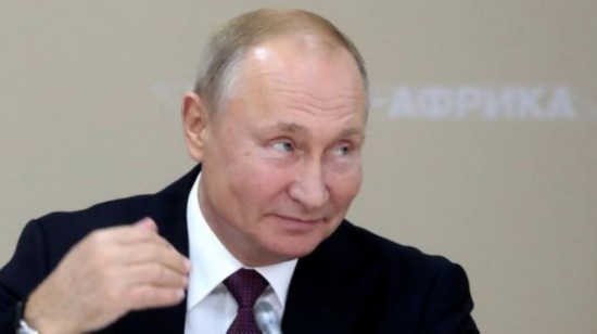  10月23日，在俄罗斯索契，普京在俄非峰会框架内的论坛上讲话。路透社