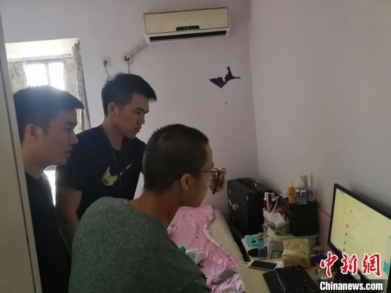 广东警方捣毁一网络非法买卖个人手持身份证照团伙