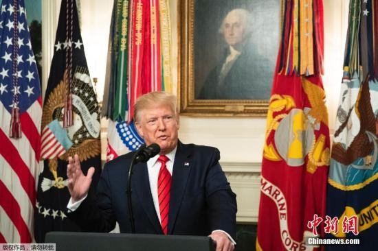 美国总统特朗普27日在白宫宣布,极端组织“伊斯兰国”最高头目阿布·贝克尔·巴格达迪已在美军突袭行动中自杀身亡。