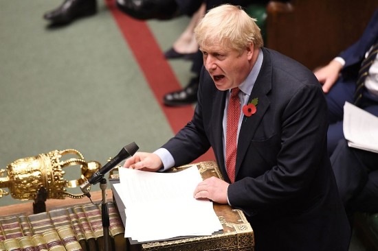 当地时间2019年10月29日,在“脱欧”问题上经过数月的乱局后,英国议会下院以压倒性票数通过首相约翰逊提出12月12日提前举行大选的动议。图/视觉中国