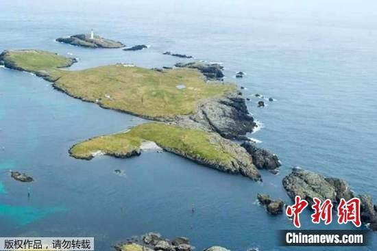 资料图:位于英国设得兰群岛地区的一个无人小岛。