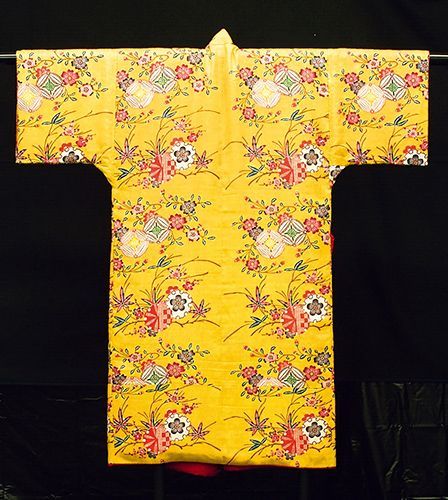 尚家特色服装&mdash;&mdash;红型衣装（琉球新报）