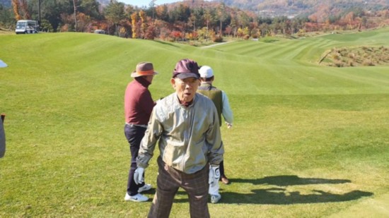 全斗焕打了2个小时的高尔夫球。