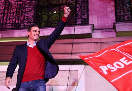 当地时间11月10日晚间,西班牙代理首相兼工人社会党领导人佩德罗·桑切斯发表讲话。图/视觉中国