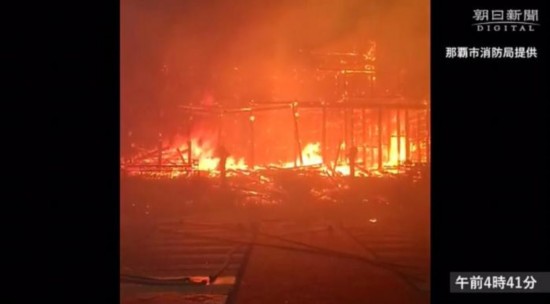凌晨4时41分的火灾情况。(图片来源:视频截图)