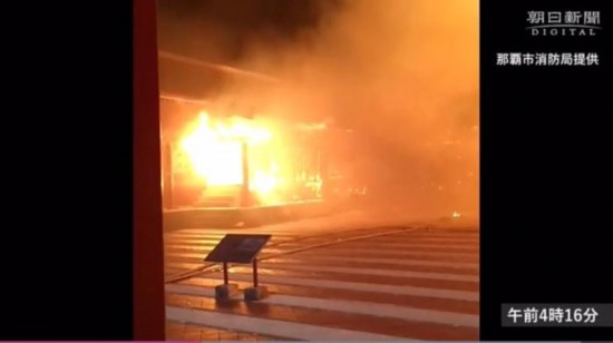 凌晨4时16分的火灾情况。(图片来源:视频截图)