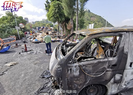 △暴徒撤离后的中文大学一角