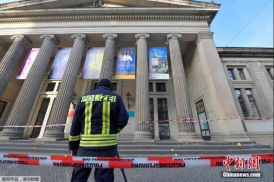 当地时间11月25日凌晨，德国德累斯顿老城区的绿穹珍宝馆发生盗窃事件。