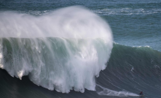  冲浪者。（图源：法新社）