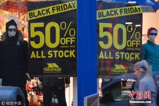 资料图:黑色星期五购物季来临。(图片来源:视觉中国)