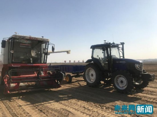 无人驾驶拖拉机让农民种地更省心 智慧农业助力乡村振兴