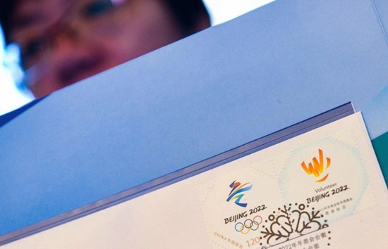 &ldquo;北京2022年冬奥会和冬残奥会会徽&rdquo;个性化服务专用邮票首次采用八边形设计。