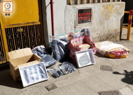 警方检获大批证物（&ldquo;东网&rdquo;）