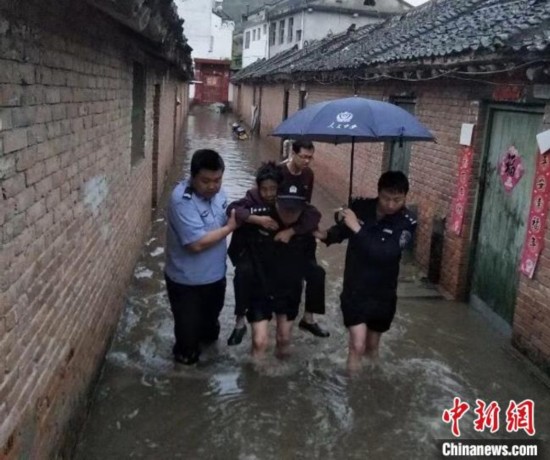 甘肃两当警察救助百姓故事多连续15年“零”命案