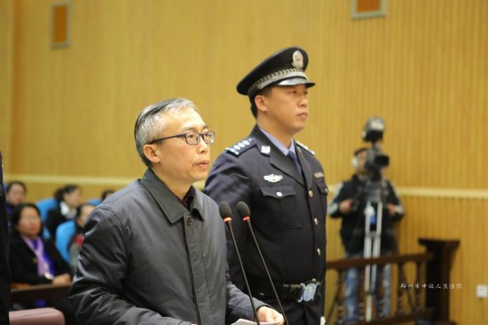 2019年12月12日，被告人向力力在法庭上作最后陈述。（摄影：邓煜）_副本_副本.jpg?x-oss-process=style/w10