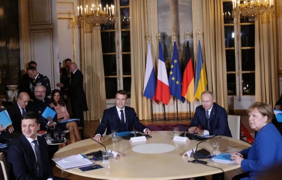  ▲12月9日，在法国巴黎，（从左到右）乌克兰总统泽连斯基、法国总统马克龙、俄罗斯总统普京和德国总理默克尔出席&ldquo;诺曼底模式&rdquo;四国峰会。新华社