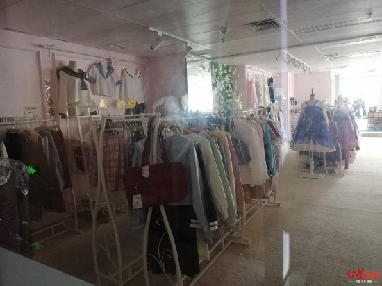 位于银石广场的&ldquo;眯眯眼少女&rdquo;实体店