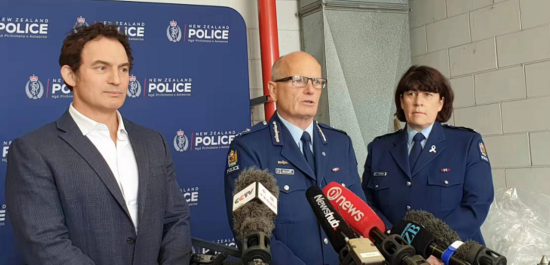  △警方发布会照片