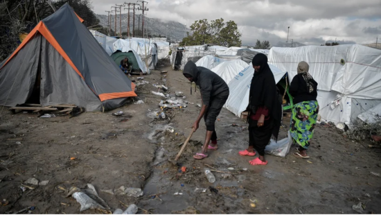希腊希俄斯岛一处难民营（图源：《时代周报》）