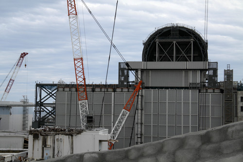  资料图片：这是2017年10月12日在日本福岛第一核电站内拍摄的3号反应堆。新华社发