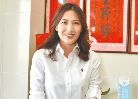 国民党籍高雄市第二选区“立法委员”候选人黄韵涵,现年35岁,出身于政治世家。(图片来源:台湾“中时电子报”)