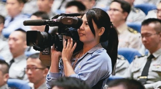 图为台湾“军闻社”记者陈映竹（来源：台媒）