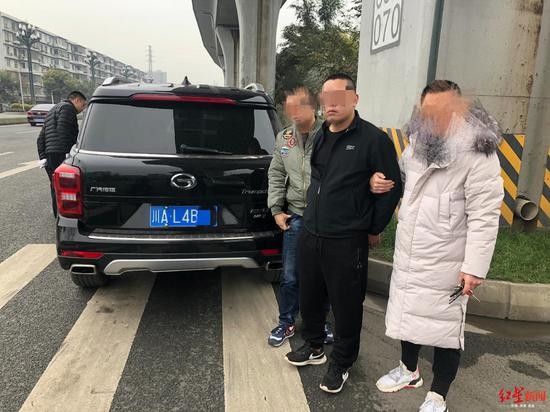 叶某碰瓷被抓获