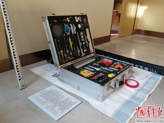 验房师的工具箱。中青报&middot;中青网见习记者 赵丽梅/摄