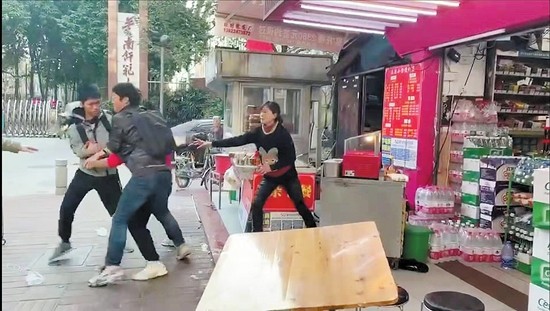 事发视频截图 目击者提供