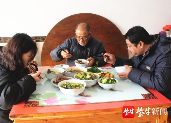 【新春走基层】“现在的日子多好过呀！”特困户成功脱贫，笑呵呵