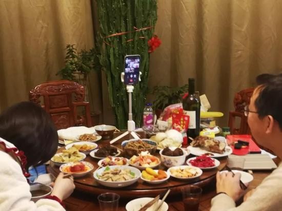 隔空视频聚会现场(网友王先生提供)