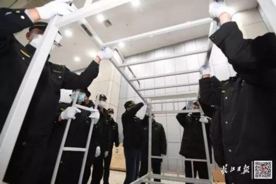 武汉连夜开建方舱医院，解放军曾用于汶川