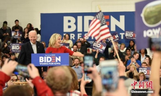 当地时间2月2日，美国民主党总统竞选人、前副总统拜登在艾奥瓦首府得梅因竞选造势。中新社记者 陈孟统 摄