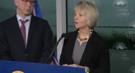 △加拿大不列颠哥伦比亚省医疗官波尼&middot;亨利在新闻发布会上通报该省疫情（图片来源：CBC）