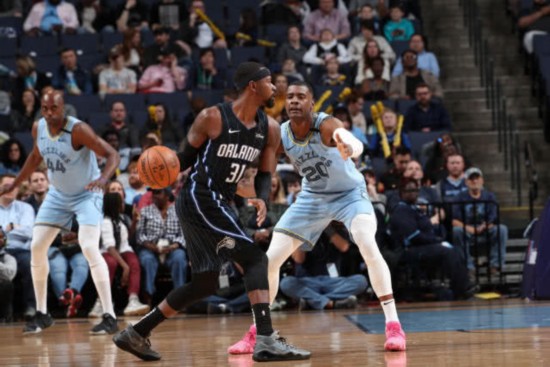 替补发威魔术17分逆转灰熊取三连胜 瓦兰空砍27+16