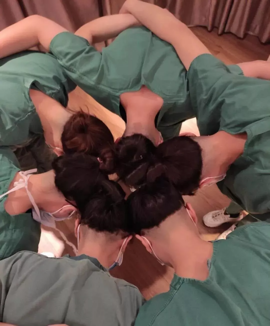 战“疫” 白衣天使与边防军人的视频连线:你守国,我救人