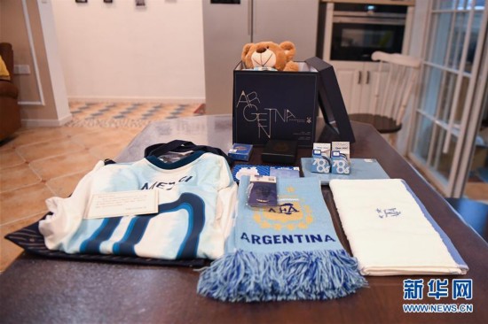 （体育）（2）妈妈许愿的梅西球衣到家了！